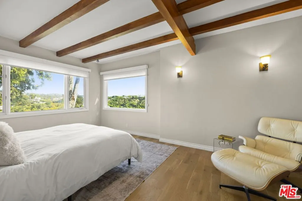 1018 N Tigertail Road, Los Angeles, California 90049 home-pic-24