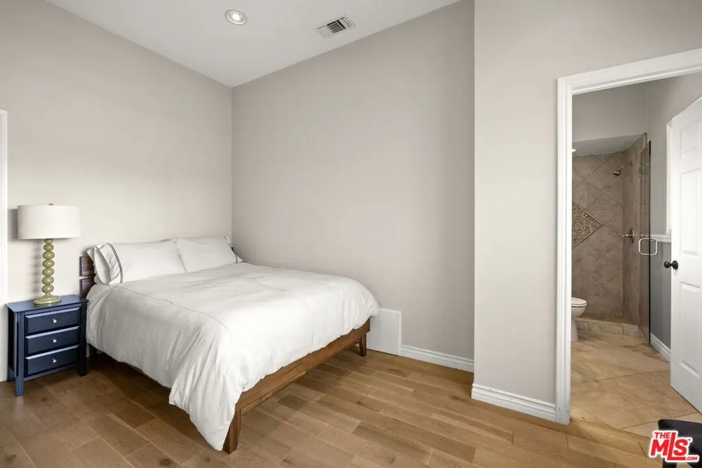 1018 N Tigertail Road, Los Angeles, California 90049 home-pic-25