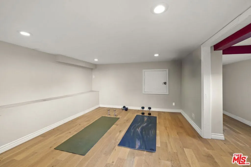 1018 N Tigertail Road, Los Angeles, California 90049 home-pic-28