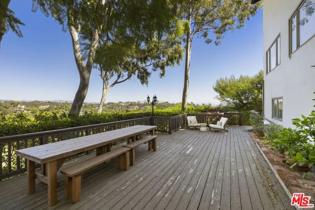 1018 N Tigertail Road, Los Angeles, California 90049 home-pic-19