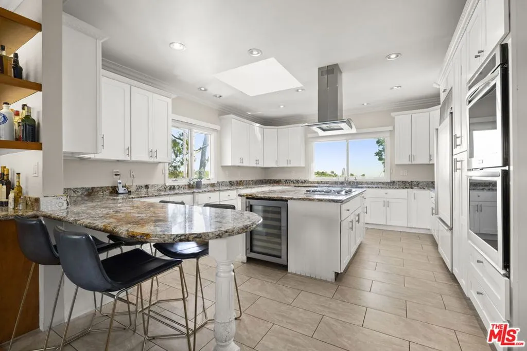 1018 N Tigertail Road, Los Angeles, California 90049 home-pic-12