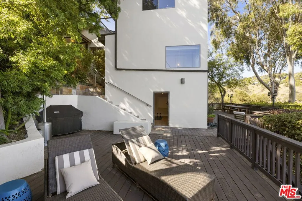 1018 N Tigertail Road, Los Angeles, California 90049 home-pic-30