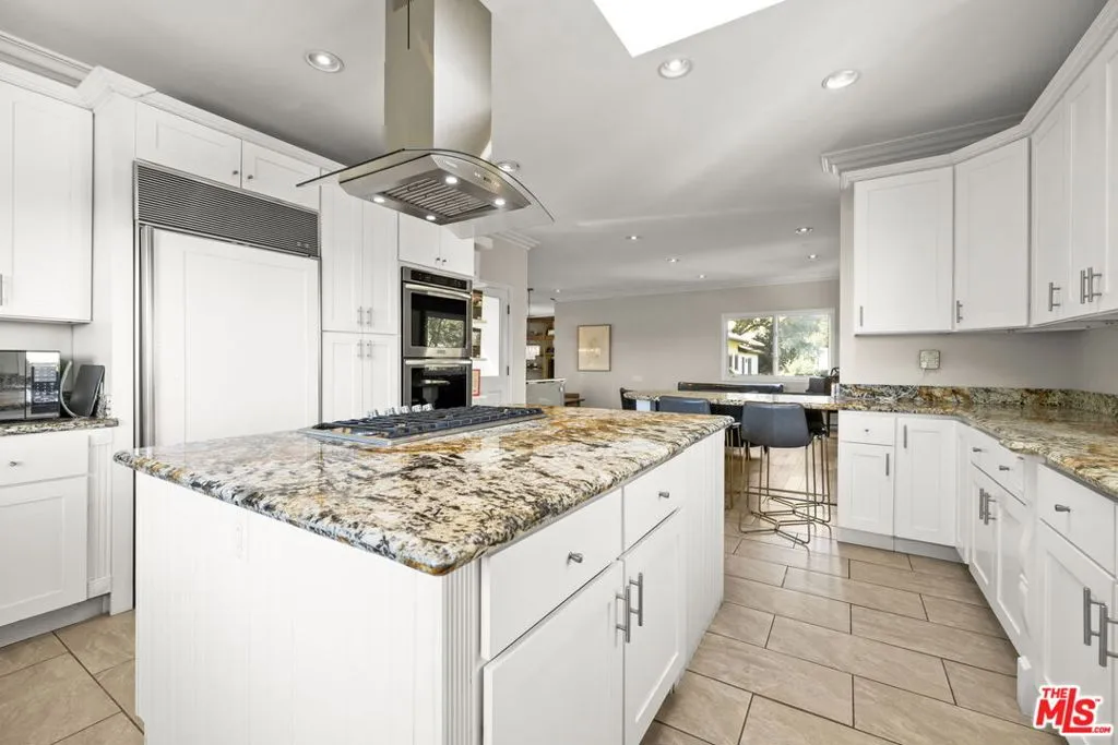 1018 N Tigertail Road, Los Angeles, California 90049 home-pic-13