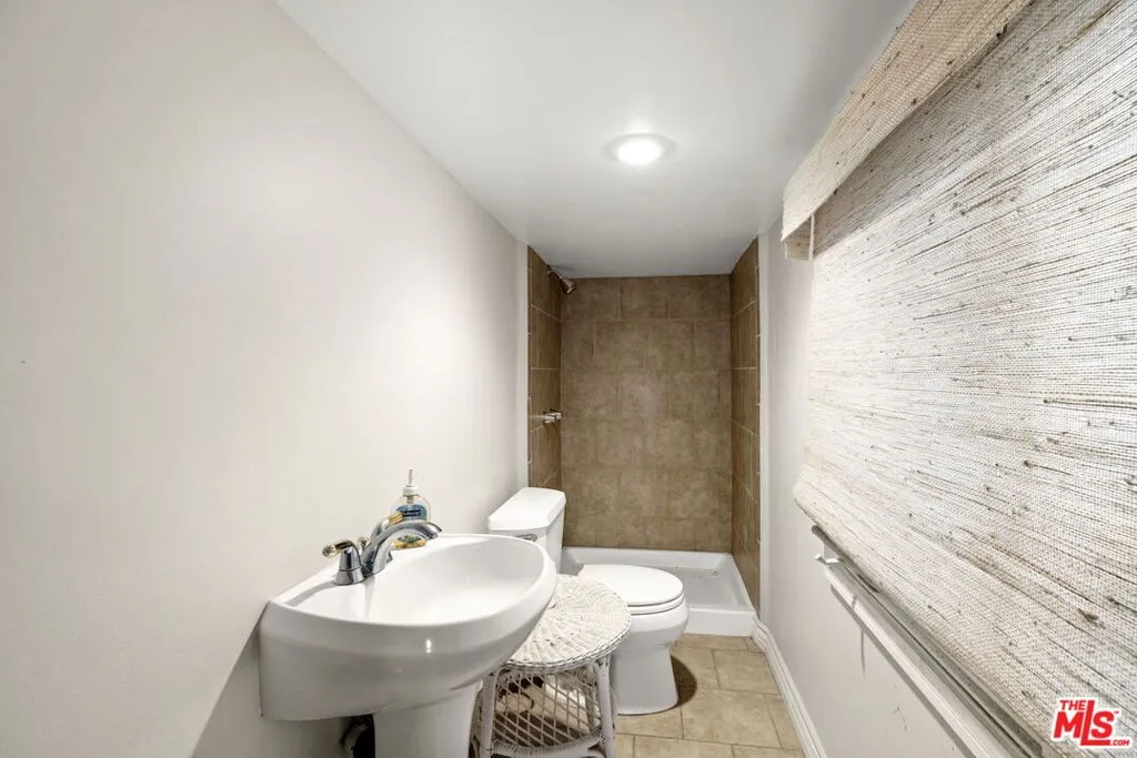 1018 N Tigertail Road, Los Angeles, California 90049 home-pic-29