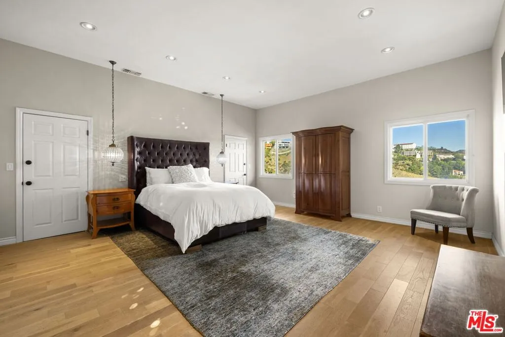 1018 N Tigertail Road, Los Angeles, California 90049 home-pic-15