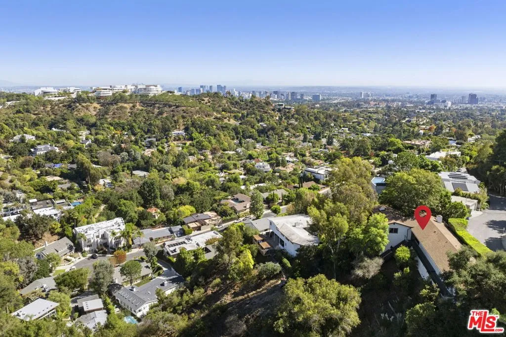 1018 N Tigertail Road, Los Angeles, California 90049 home-pic-33