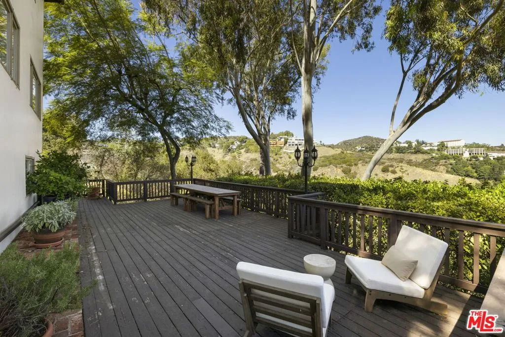 1018 N Tigertail Road, Los Angeles, California 90049 home-pic-27