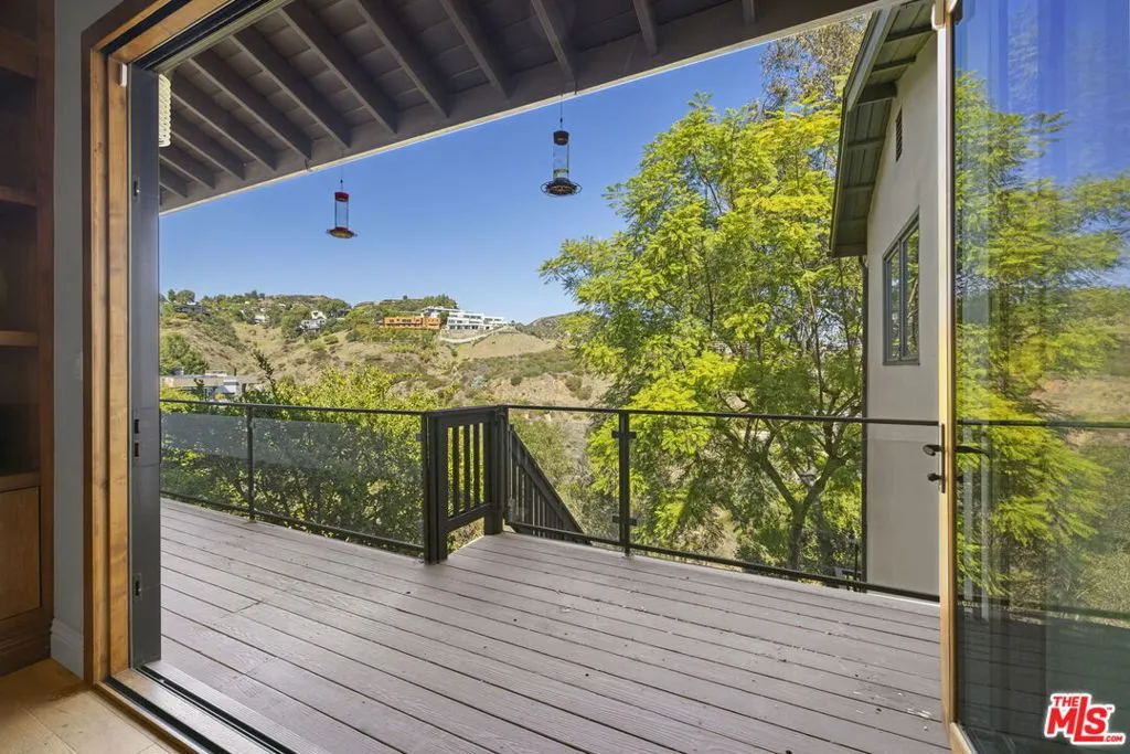 1018 N Tigertail Road, Los Angeles, California 90049 home-pic-6