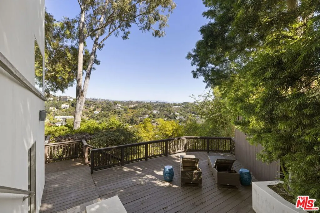 1018 N Tigertail Road, Los Angeles, California 90049 home-pic-18