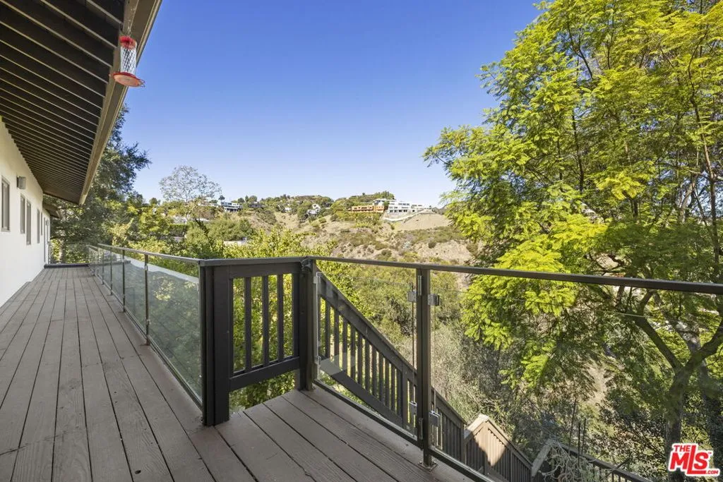 1018 N Tigertail Road, Los Angeles, California 90049 home-pic-8