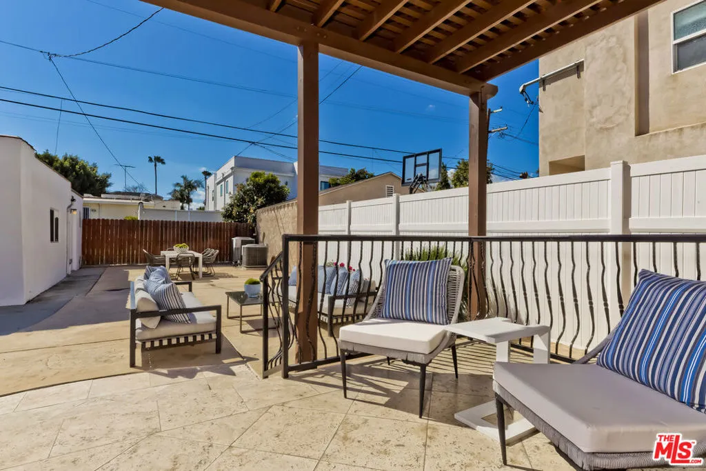 1471 S Crest Drive, Los Angeles, California 90035 home-pic-22