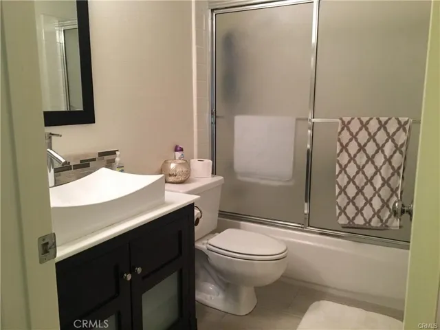 Full Guest Bathroom