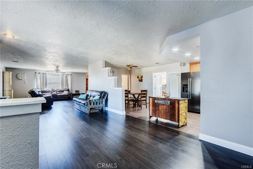 10971 Adobe Road, Oak Hills, California 92344 home-pic-8