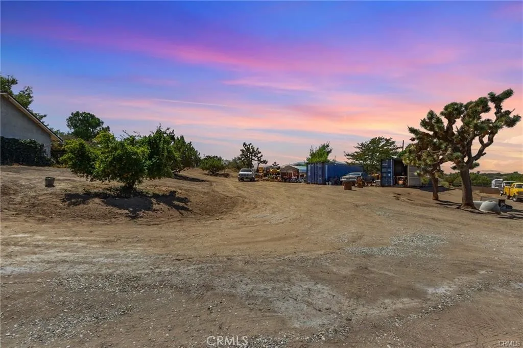 10971 Adobe Road, Oak Hills, California 92344 home-pic-4