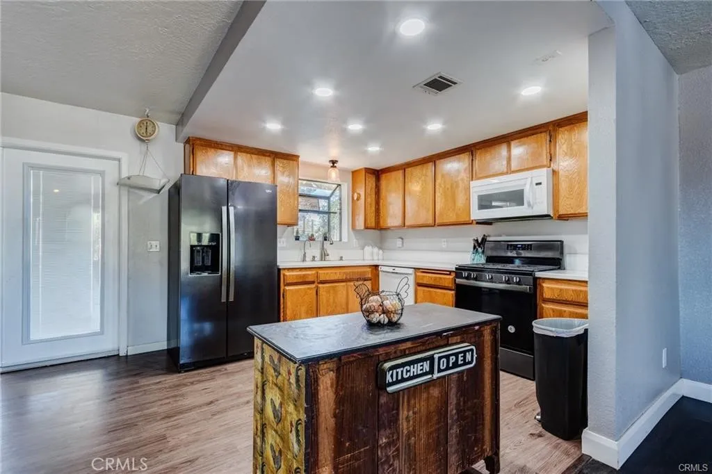 10971 Adobe Road, Oak Hills, California 92344 home-pic-13