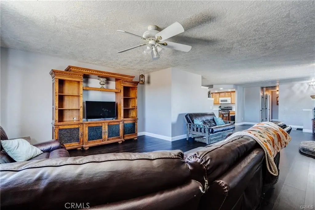 10971 Adobe Road, Oak Hills, California 92344 home-pic-11