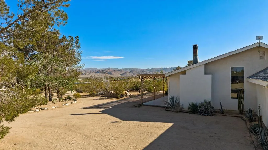 3766 Burns Road, Joshua Tree, California 92252 home-pic-46