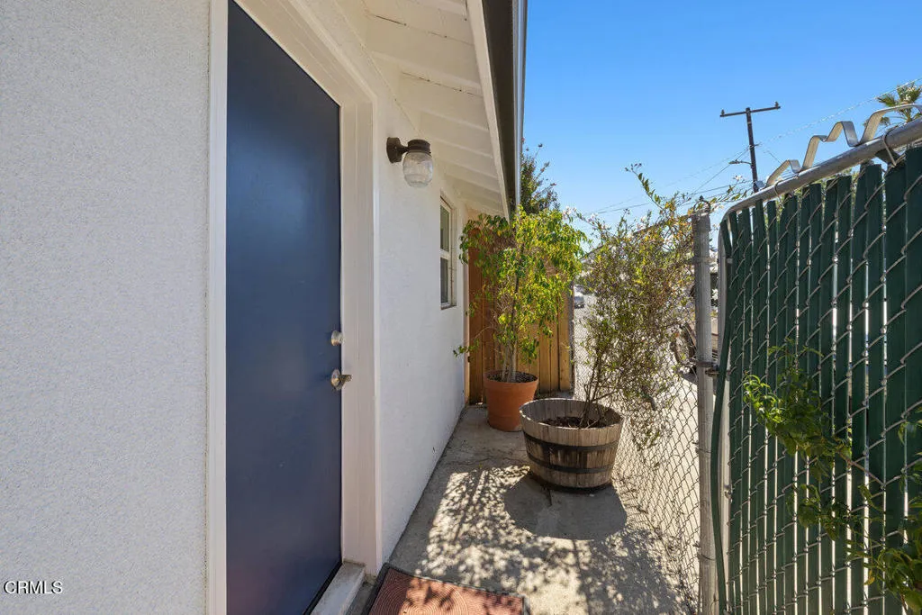 386 Larmier Avenue, Oak View, California 93022 home-pic-36