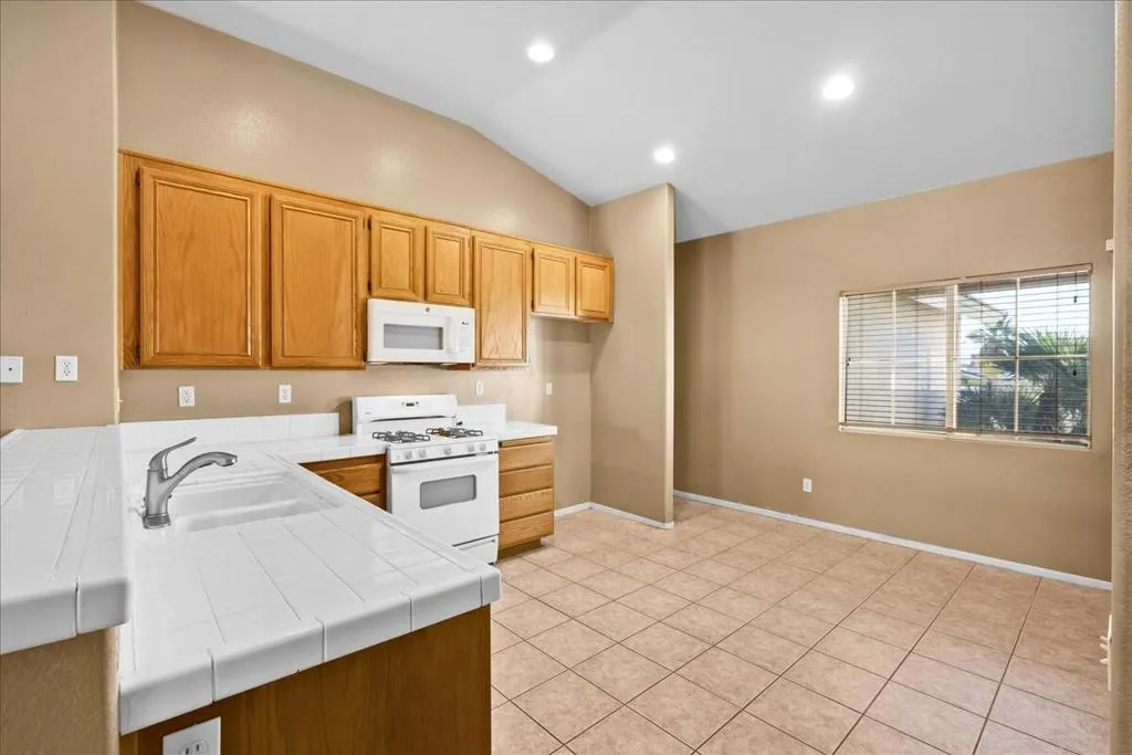 66304 8th Street, Desert Hot Springs, California 92240 home-pic-10