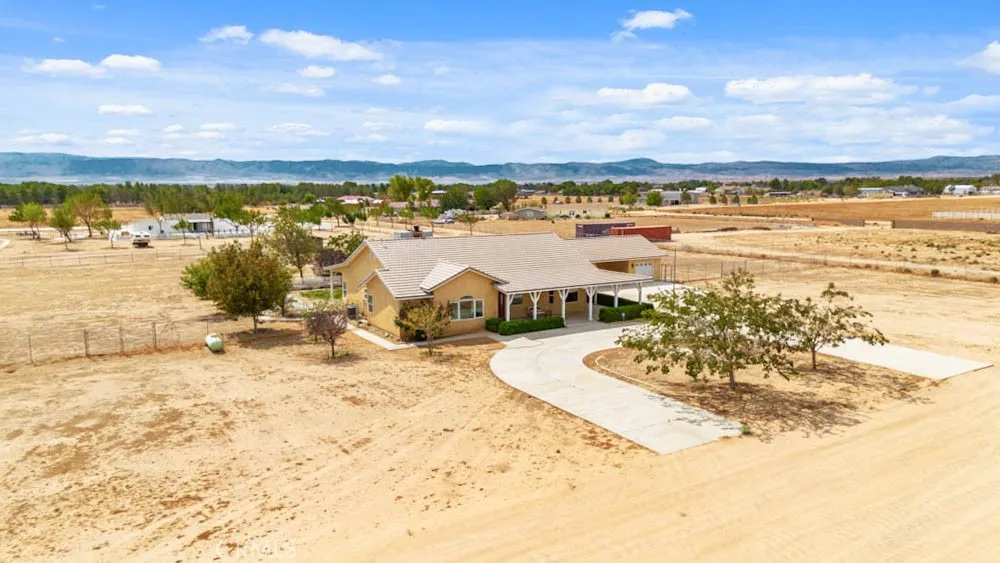 8320 W Avenue D10, Lancaster, California 93536 home-pic-3