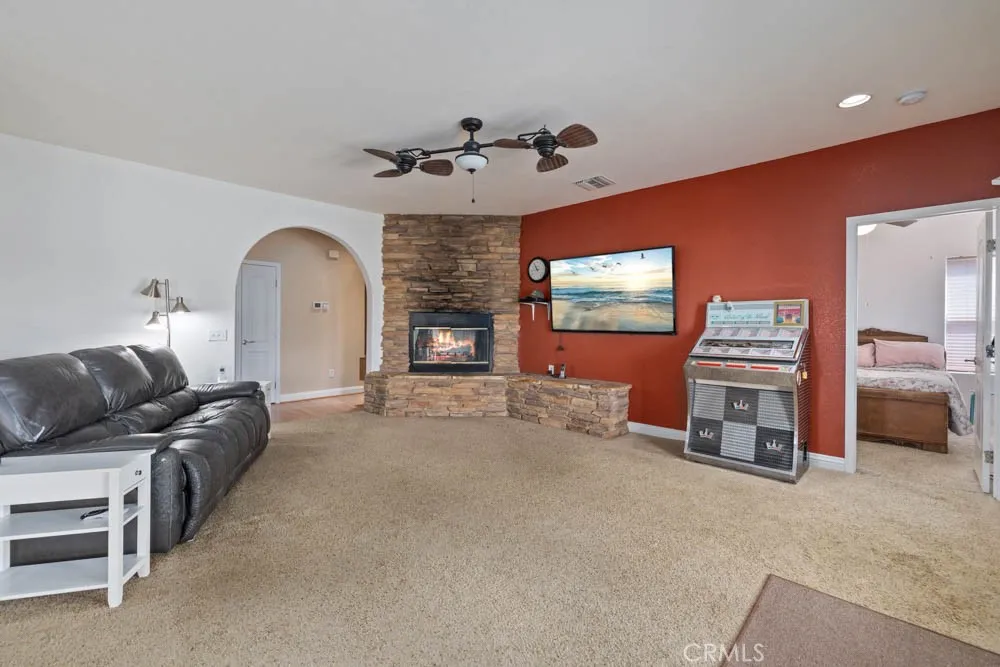 8320 W Avenue D10, Lancaster, California 93536 home-pic-9