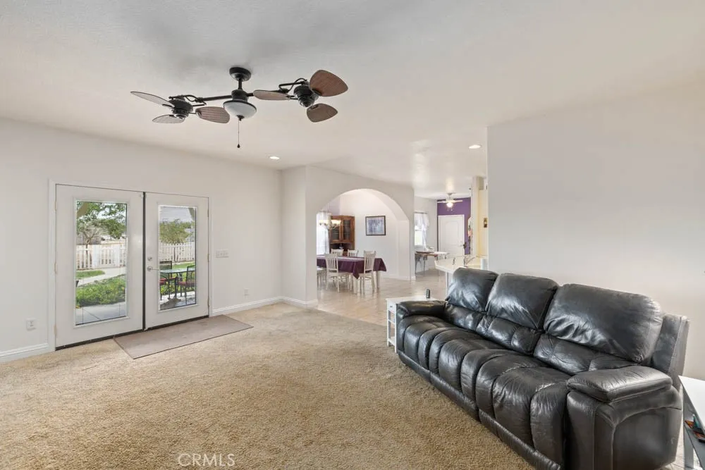 8320 W Avenue D10, Lancaster, California 93536 home-pic-10