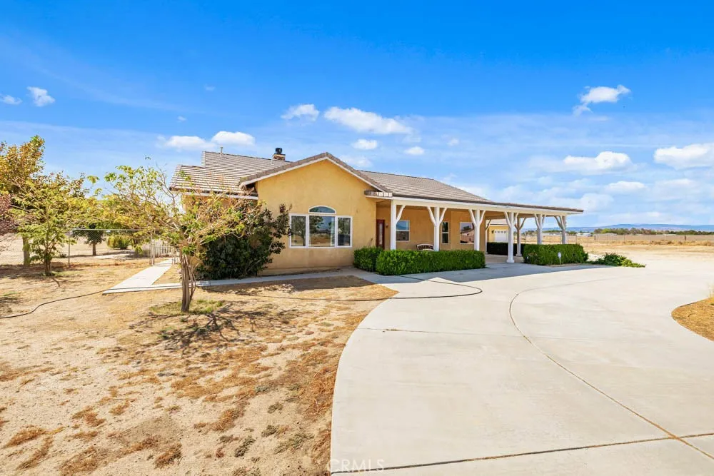 8320 W Avenue D10, Lancaster, California 93536 home-pic-2
