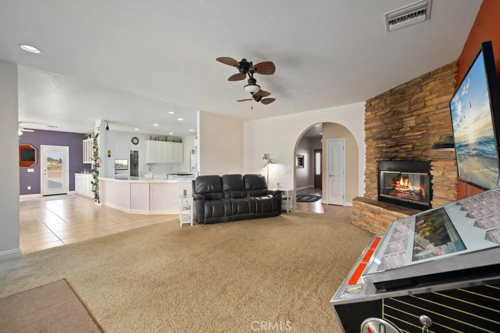 8320 W Avenue D10, Lancaster, California 93536 home-pic-11