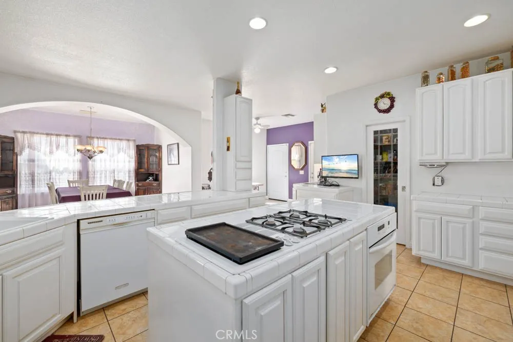 8320 W Avenue D10, Lancaster, California 93536 home-pic-18