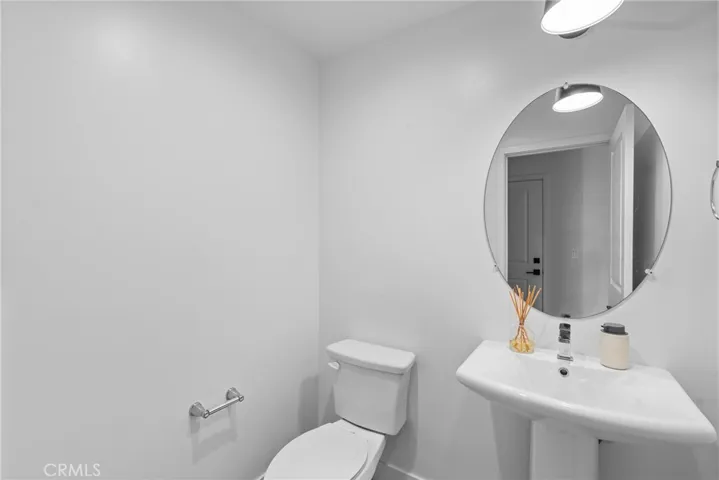 Downstairs 1/2 bathroom