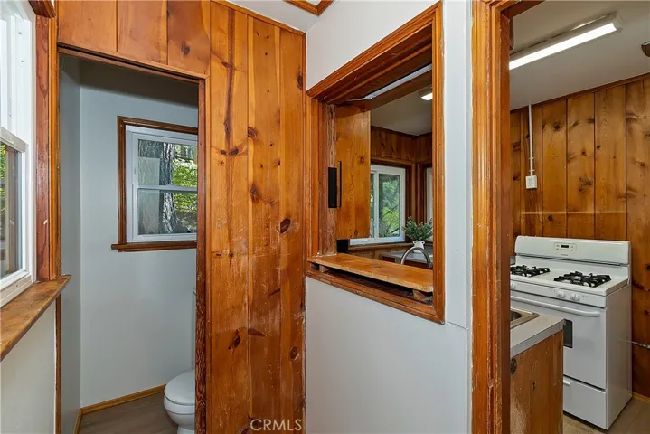 912 Berne, Crestline, California 92325
