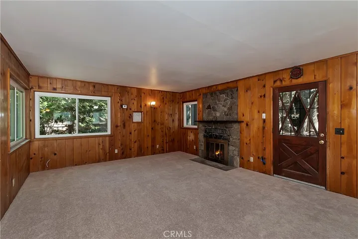 912 Berne, Crestline, California 92325