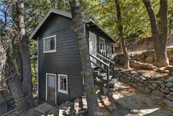 912 Berne, Crestline, California 92325