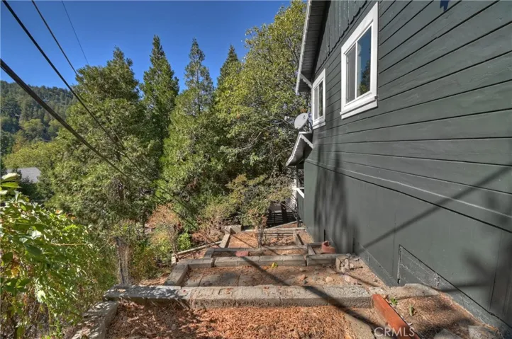 912 Berne, Crestline, California 92325