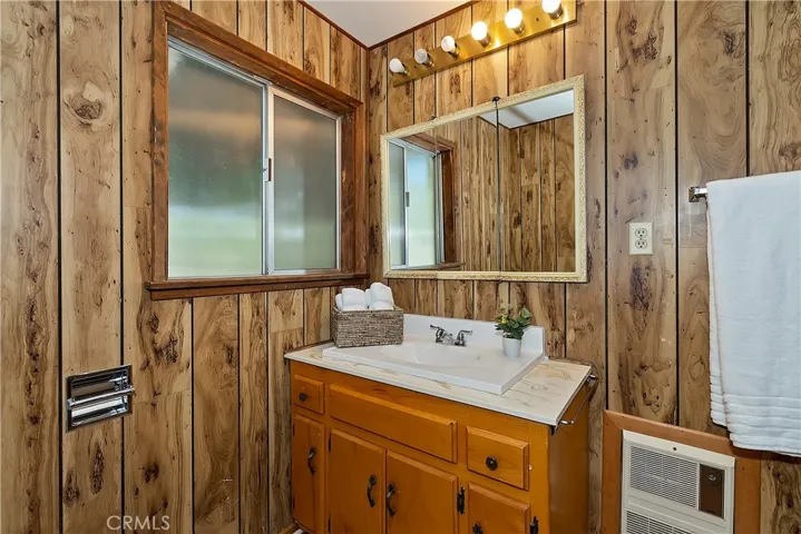 912 Berne, Crestline, California 92325