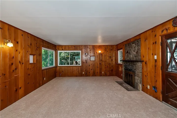 912 Berne, Crestline, California 92325