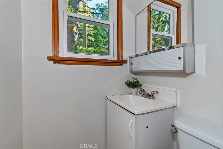 912 Berne, Crestline, California 92325