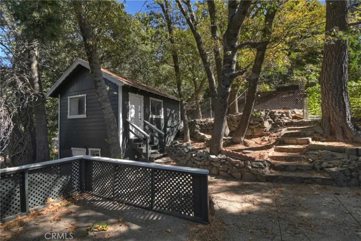912 Berne, Crestline, California 92325