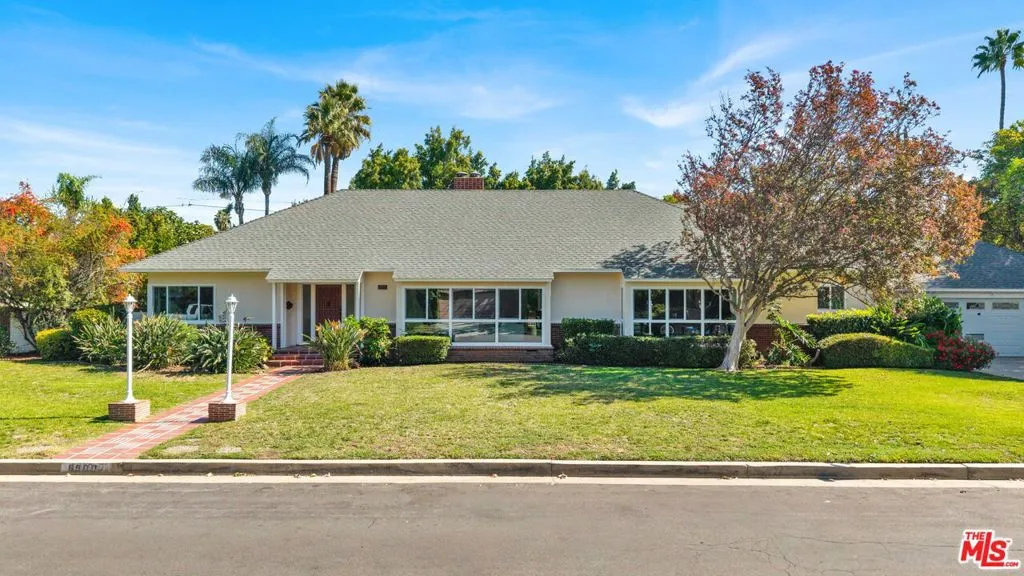 6900 Chisholm Avenue, Lake Balboa, California 91406 home-pic-0