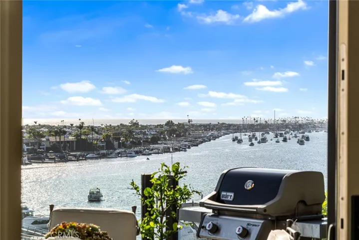 Breakfast Nook/Dinette-Glistening Water on the Bay View Northwest