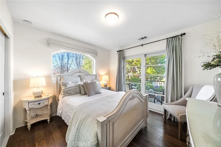 Bedroom 3-Full Size Sleigh Bed & Antique-Style Set/Reading Chair/Private Balcony with Seating/Morning & Afternoon Sunlight