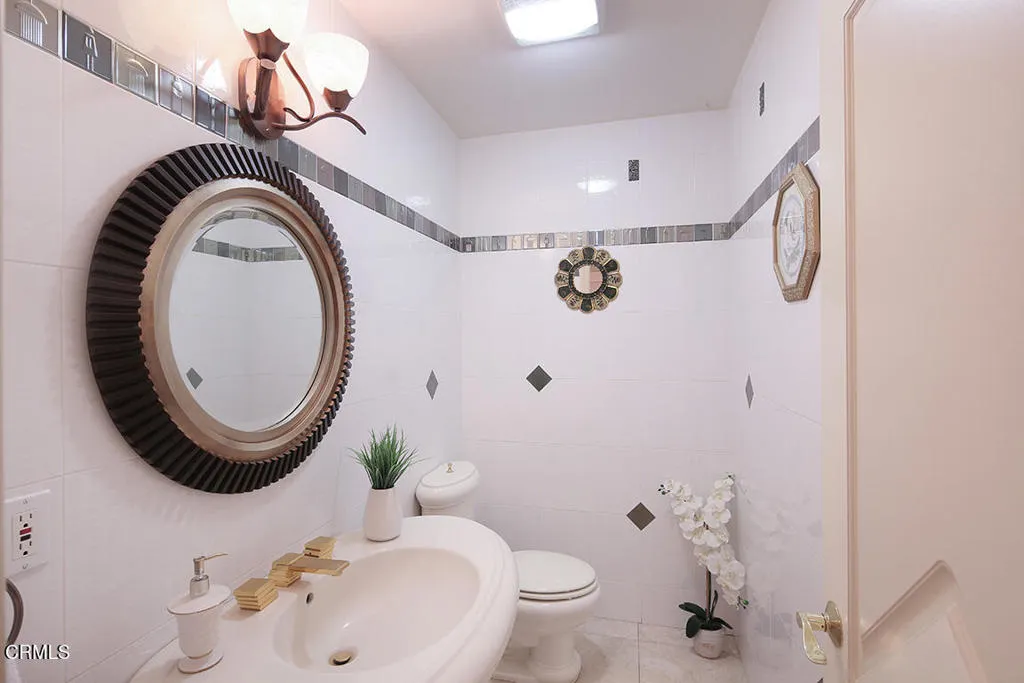 426 N Canyon Boulevard, Monrovia, California 91016 home-pic-11