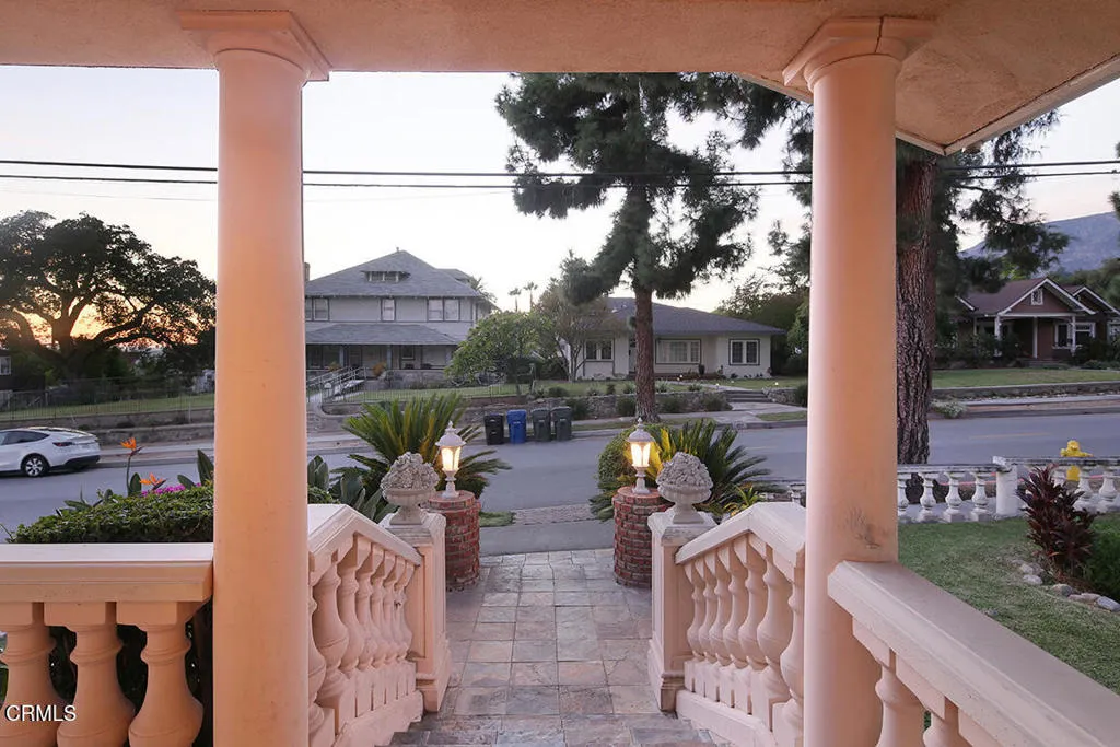 426 N Canyon Boulevard, Monrovia, California 91016 home-pic-4