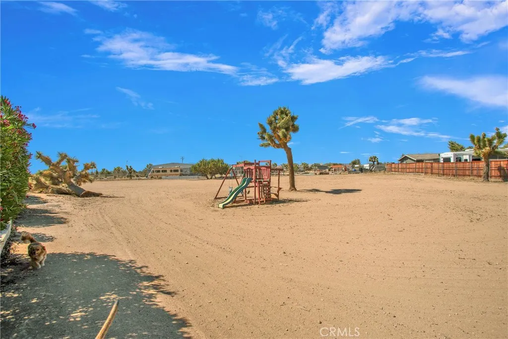 7330 Smoke Tree Road, Phelan, California 92371 home-pic-35