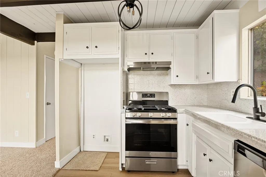 206 S Fairway, Lake Arrowhead, California 92391 home-pic-14