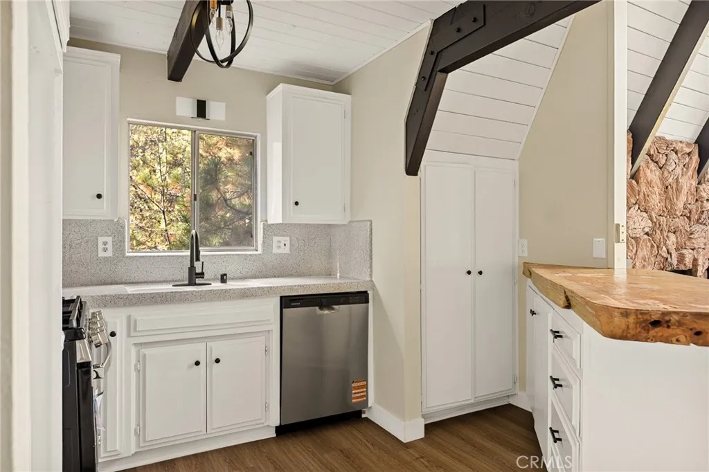 206 S Fairway, Lake Arrowhead, California 92391 home-pic-13