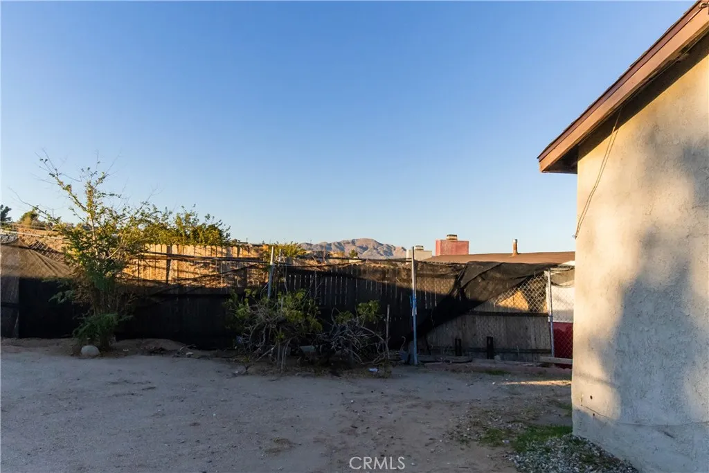 14385 Cactus Drive, Victorville, California 92395 home-pic-23