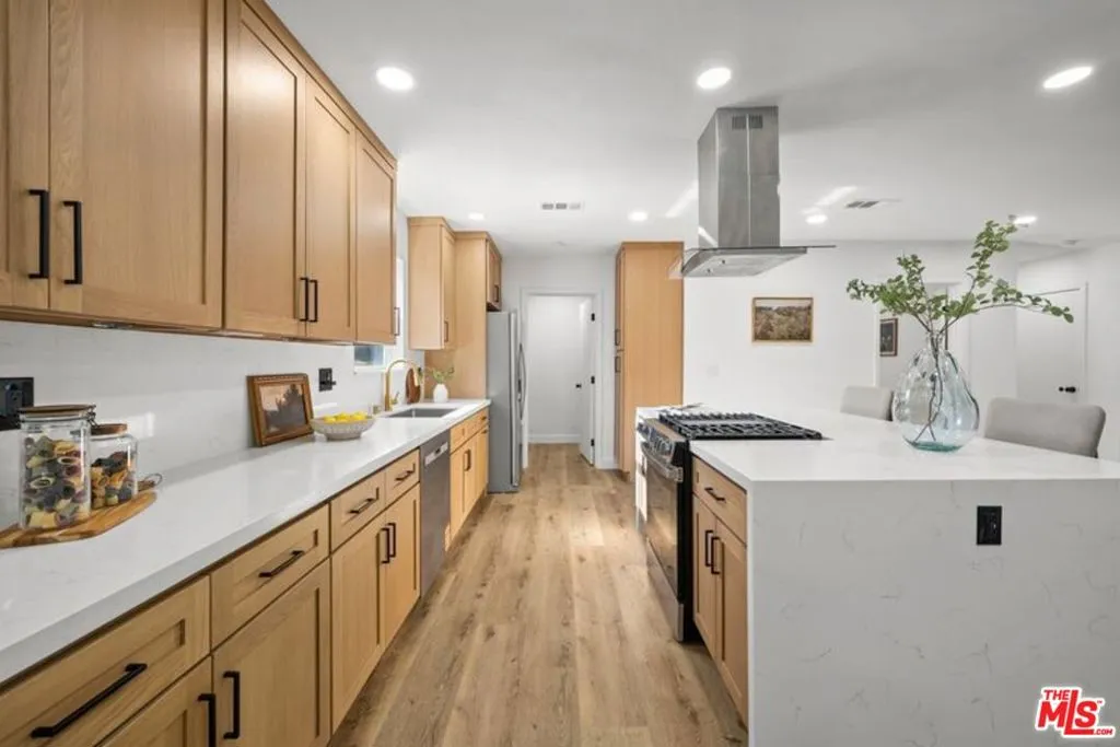 15358 Gault Street, Van Nuys, California 91406 home-pic-7