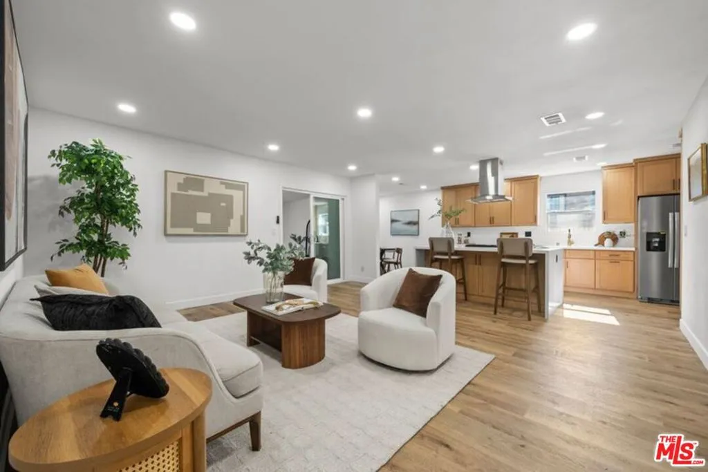 15358 Gault Street, Van Nuys, California 91406 home-pic-1