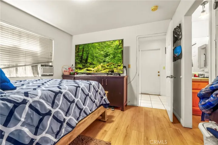 Unit B - bedroom 2